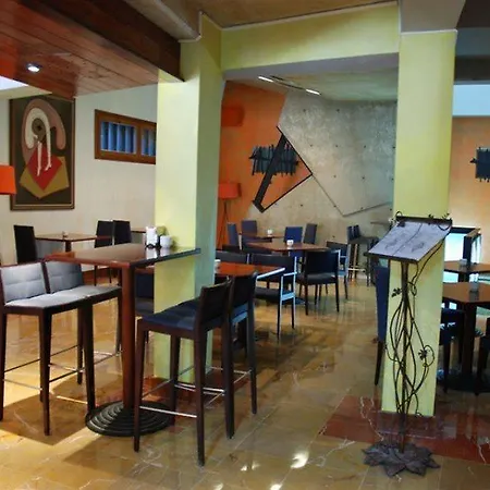 Acinipo Hotel 4*