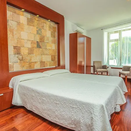 Szálloda Acinipo 4*